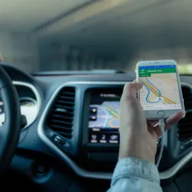 GPS w Samochodzie: Twoje Niezbędne Narzędzie Nawigacyjne na Drodze